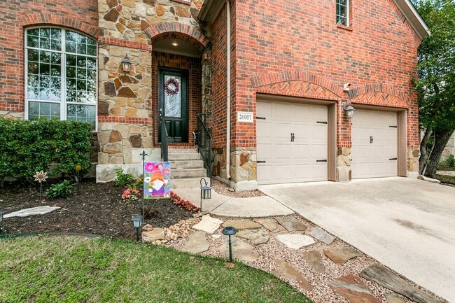 Building Photo - GORGEOUS HOME IN BELTERRA WITH SPARKLING POOL & SERVICE INCLUDED