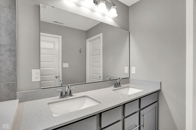 Building Photo - 3517 Buckner Dr