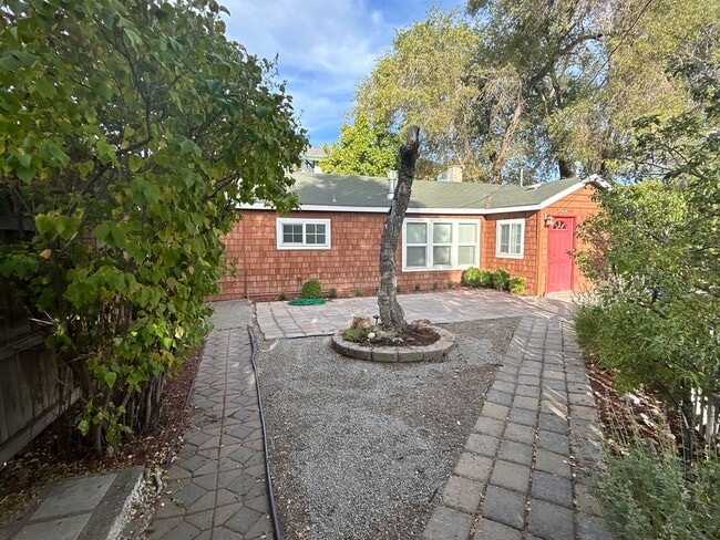 Building Photo - Downtown Redmond Charm 3 Bedroom / 1 Bath