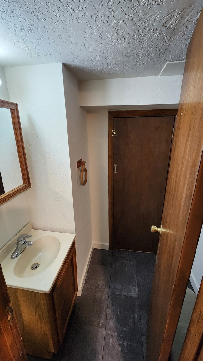 Building Photo - 4521 Gardenville Rd