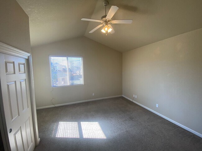 Building Photo - Sparks - Gated Community - 2 Bed 2.5 Bath - $200 OFF FIRST MONTHS RENT SPECIAL!