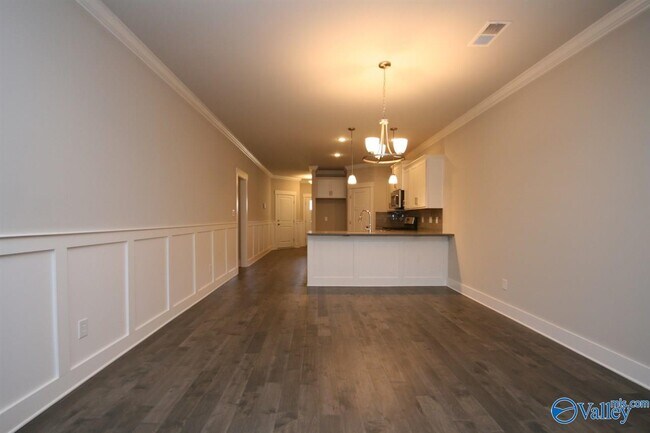 Building Photo - 707 Sluice Dr SW