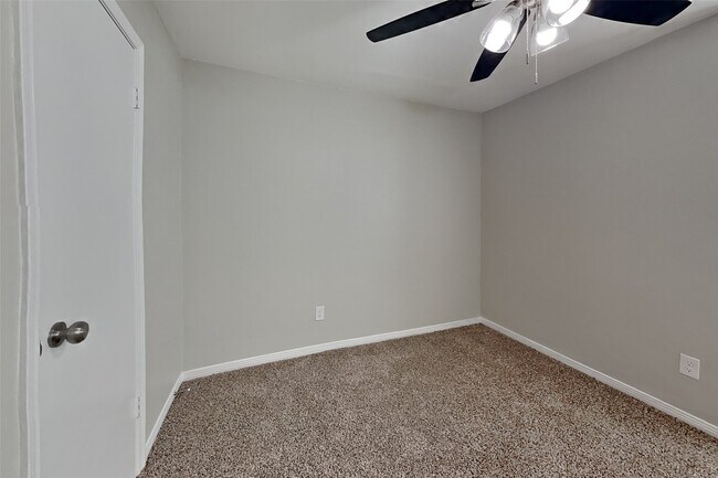 Building Photo - 22 S Rain Forest Ct