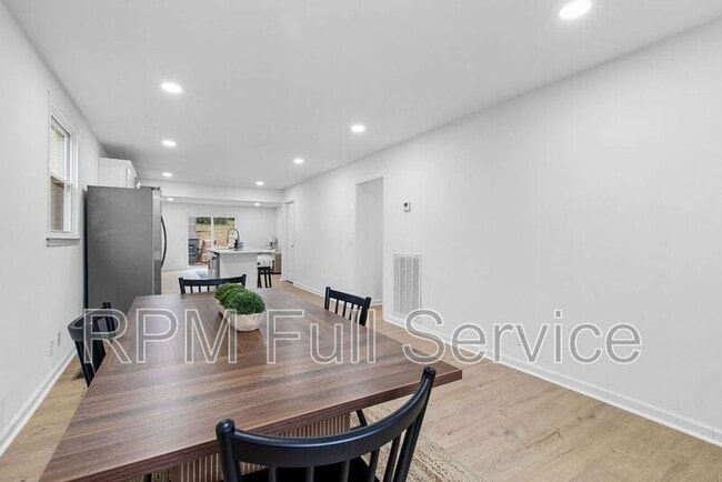 Building Photo - 1025 42nd Ave N