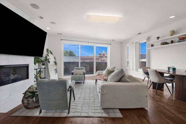 Building Photo - 3505 N Elston Ave