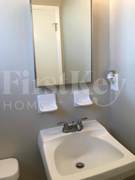 Building Photo - 660 Flagler Dr