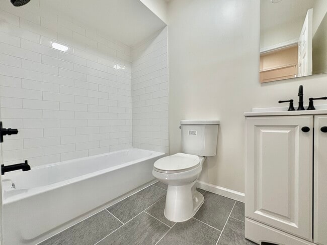 Building Photo - 156 Ridgewood Ave