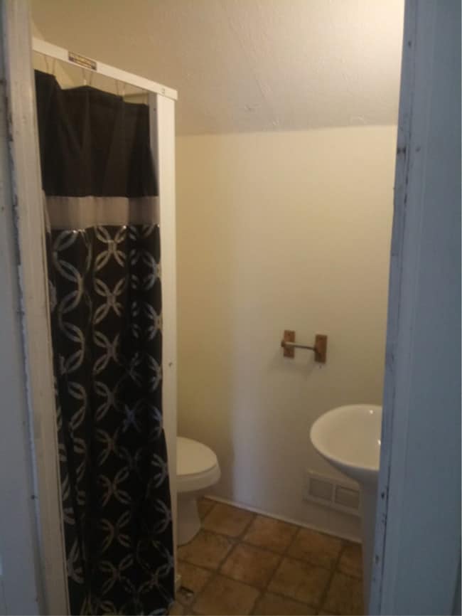 Building Photo - 362 W 5th St