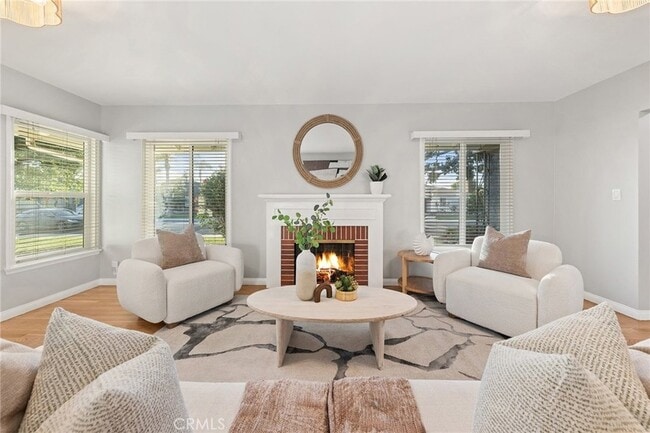 Building Photo - 1505 N Rosewood Ave