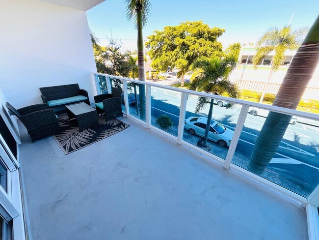 Building Photo - 1 S Palmway