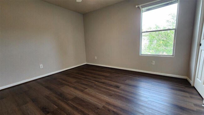 Building Photo - 7310 Fliser