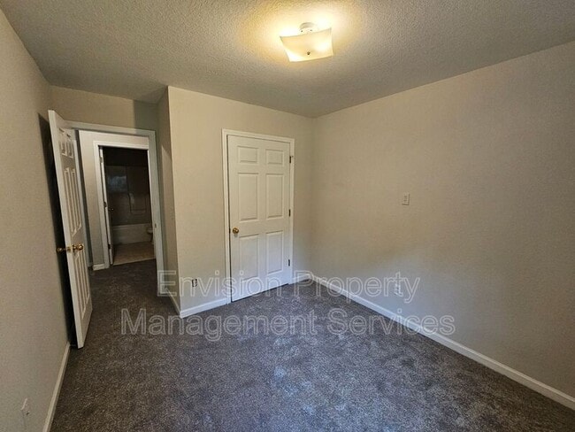 Building Photo - 393 Brookview Dr