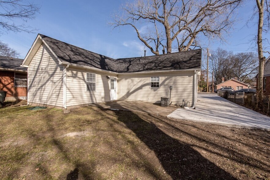 Building Photo - 1417 22nd Ave N