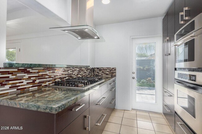 Building Photo - 2441 E Edgemont Ave