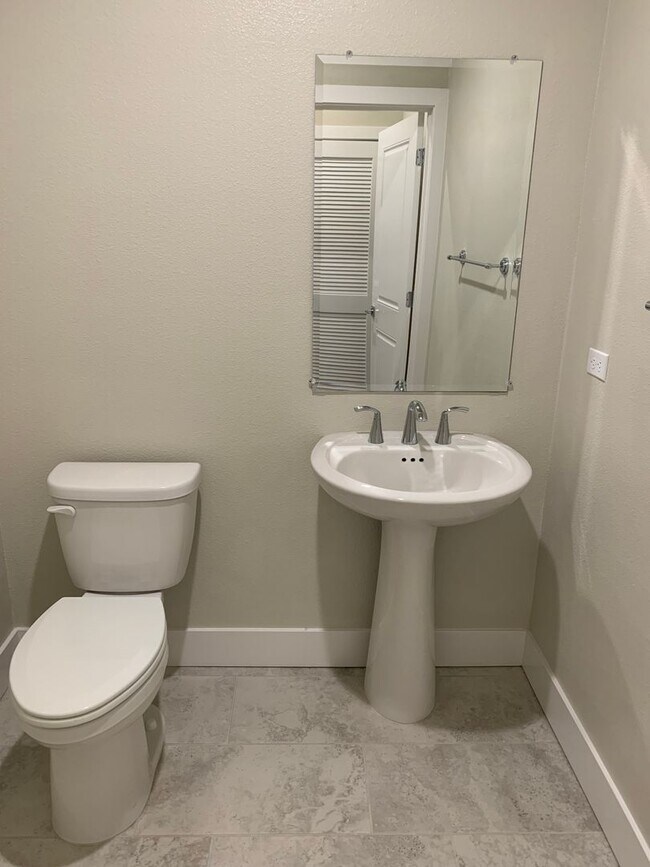 Building Photo - Luxury Apartment in The Cannery