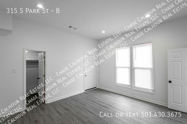 Building Photo - 315 S Park St