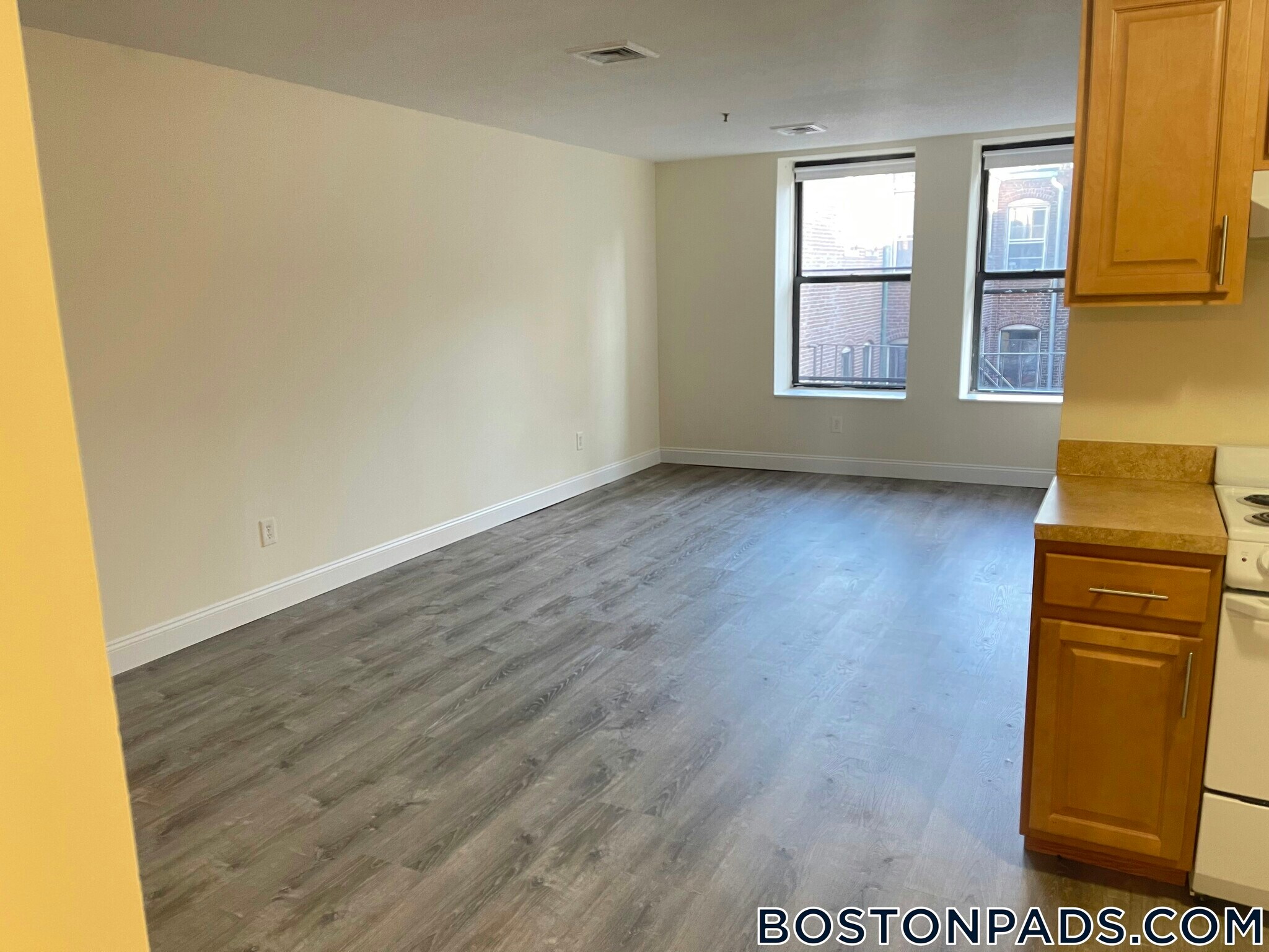 Building Photo - 1126 Boylston St