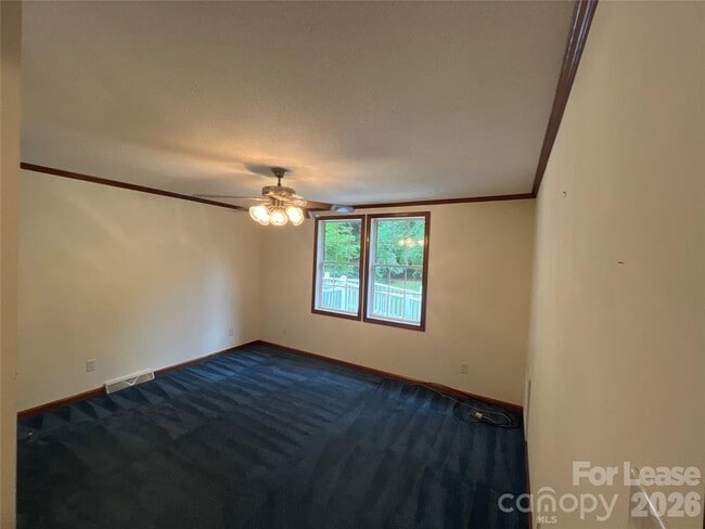 Building Photo - 447 Kemp Rd