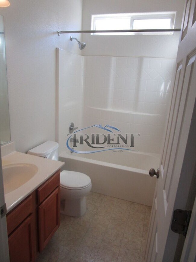 Building Photo - Beautiful 2 story Yuba City home