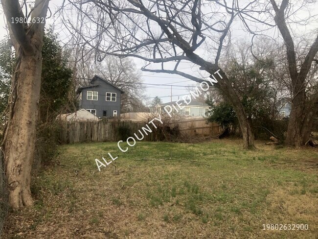 Building Photo - 1028 Rodey Ave