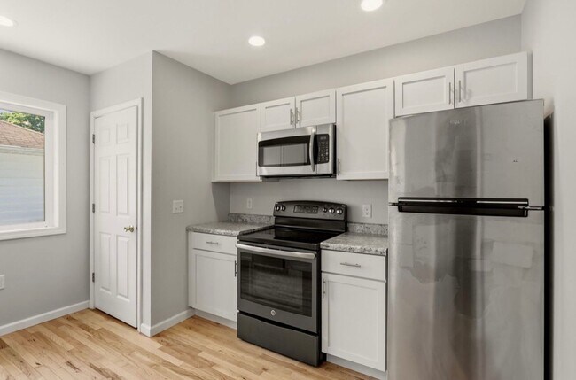 Building Photo - Beautifully Renovated 2 Bed, 1 Bath Home for Rent!