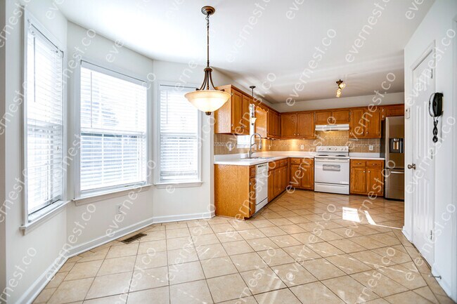 Building Photo - 1105 McDonough Cir