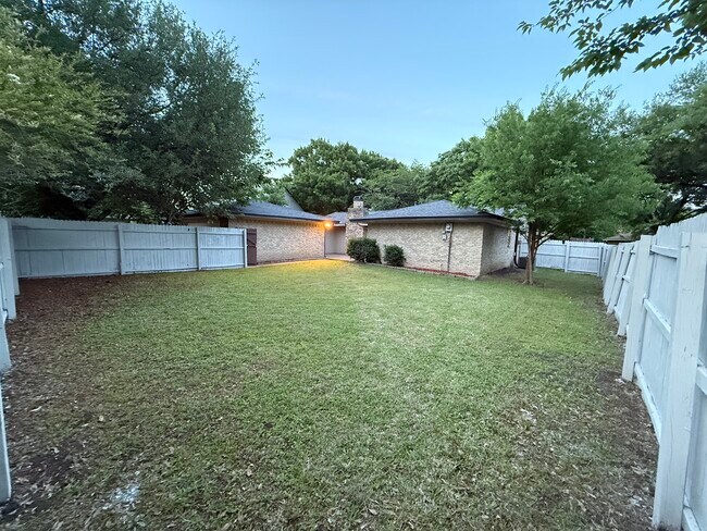 Building Photo - 1221 Holt Ave
