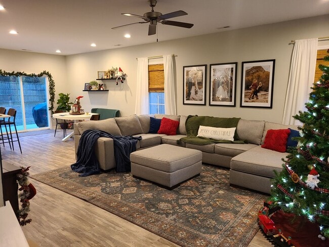 Building Photo - 3 Bed, 2.5 Bath home in Hampstead