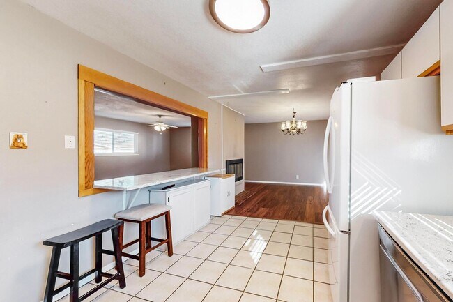 Building Photo - LOMAS/JUAN TABO 3 Bedroom 2 Bath 1/CG
