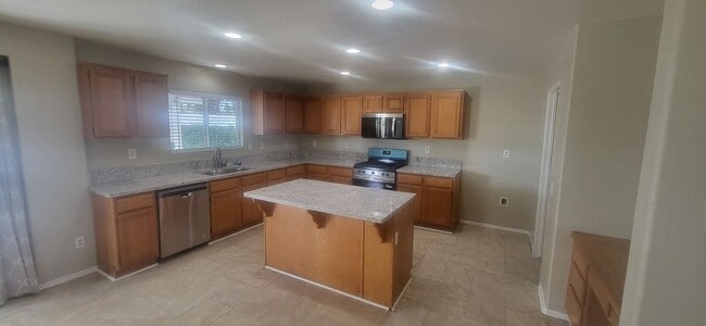 Building Photo - 44745 Longfellow Ave