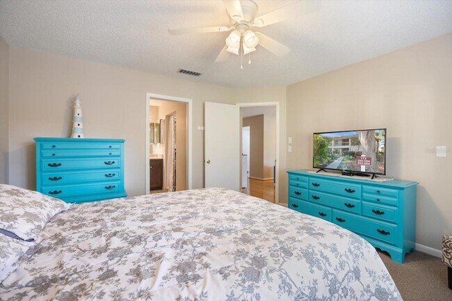 Building Photo - 772 Bird Bay Dr N