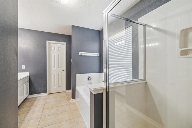 Building Photo - 9311 Sunlit Park Dr