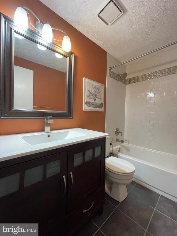 Building Photo - 5737 Independence Cir