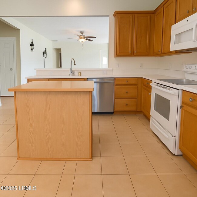 Building Photo - 1 Pomegranate Ln