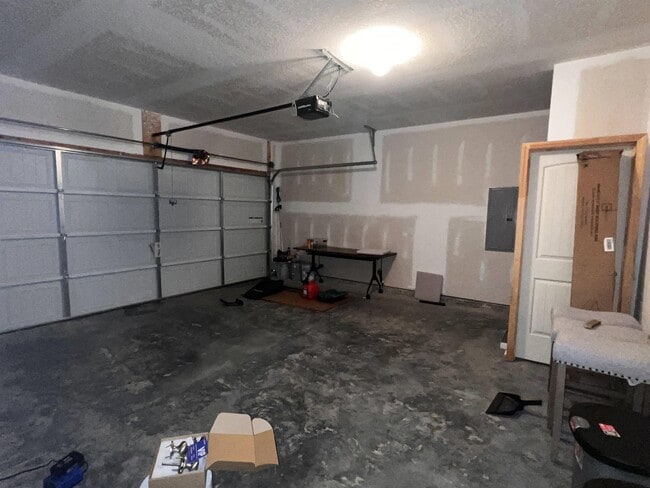 Building Photo - 283 Summerhill Dr