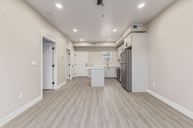 Building Photo - 1435 E Taylor St