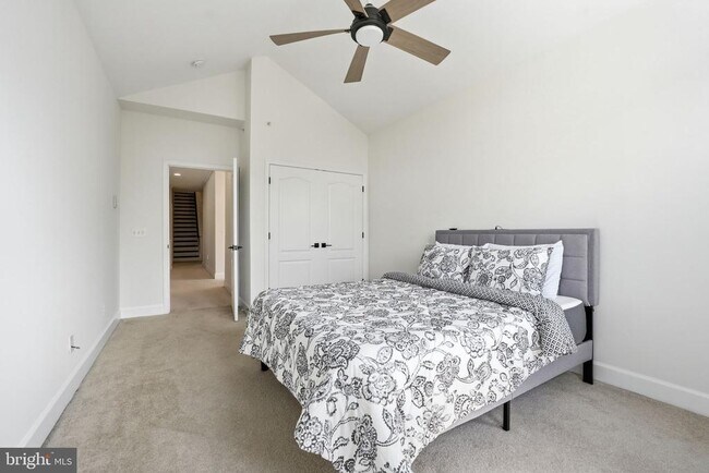 Building Photo - 13940 Greendale Dr