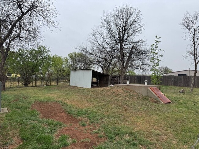 Building Photo - 5 Bed 2 Bath Home w/ 6.14 Acres In Iowa Park ISD.