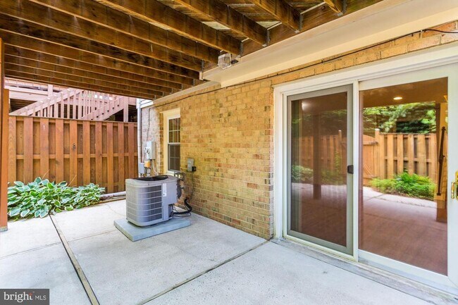 Building Photo - 7133 Swansong Wy
