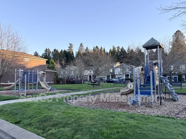 Building Photo - 4017 SE Lone Oak St