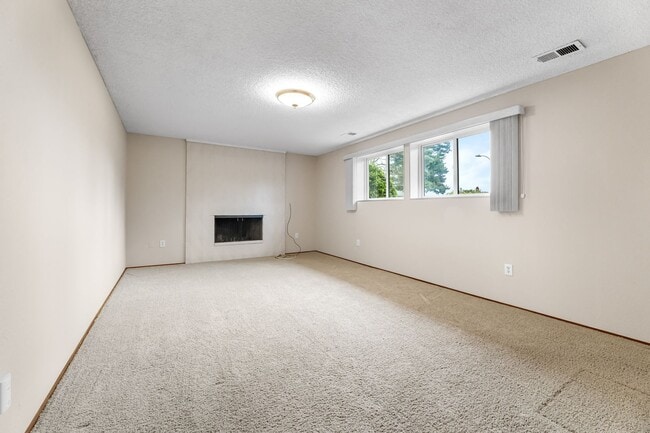 Building Photo - Steilacoom Split Entry