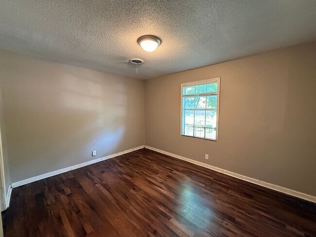 Building Photo - 761 Rushmeade Rd