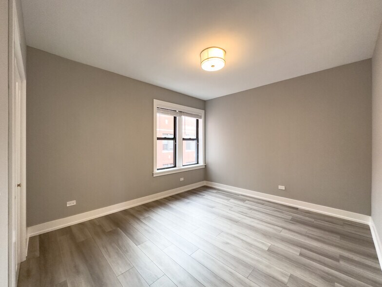 Building Photo - 3951 N Janssen Ave