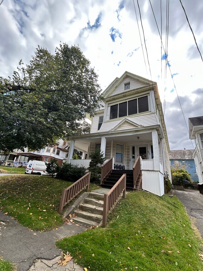 Building Photo - 1 Bedroom, 1 Bathroom with Den on Union St...