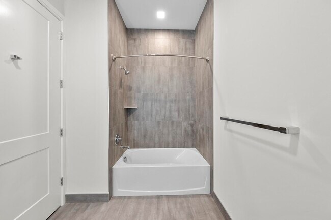 Building Photo - 121 34th St