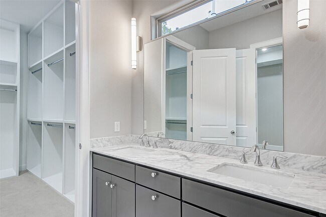 Building Photo - 5105 Pine Reach Dr