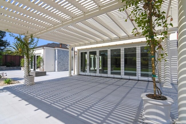 Building Photo - 1505 Wedgewood Dr