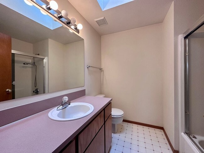 Building Photo - Bethany’s Deerfield Neighborhood – Spacious 3-Bedroom Home! | MOVE IN SPECIAL