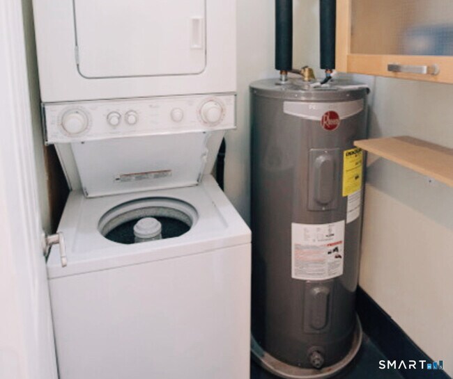 Building Photo - 49 Day St