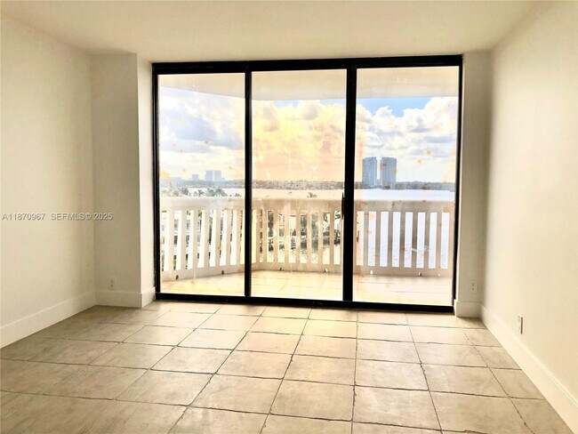 Building Photo - 1000 W Island Blvd